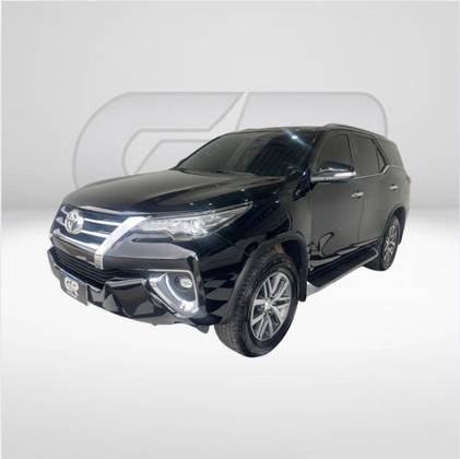 TOYOTA HILUX SW4 2.8 SRX 4X4 7 LUGARES 16V TURBO INTERCOOLER DIESEL 4P AUTOMÁTICO TOYOTA HILUX SW4 2.8 SRX 4X4 7 LUGARES 16V TURBO INTERCOOLER DIESEL 4P AUTOMÁTICO